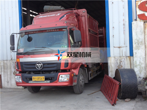 皓星<a href='http://m.thwlps.com.cn/1/54.html' target='_blank'><span>廢鋁粉碎機</span></a>設備發(fā)貨現場