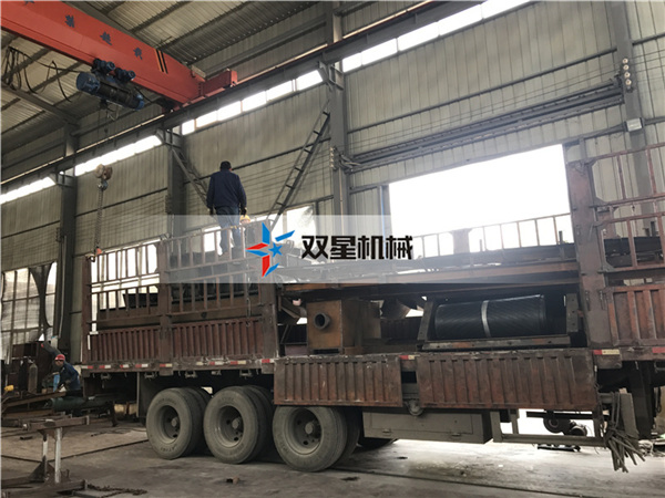 廢<a href='http://m.thwlps.com.cn/' target='_blank'><span>金屬粉碎機</span></a>設(shè)備現(xiàn)場發(fā)貨