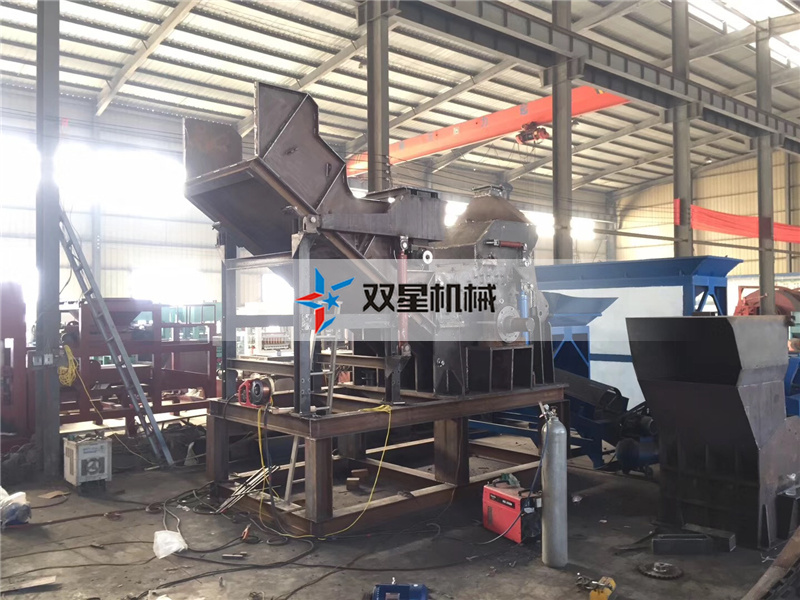 <a href='http://m.thwlps.com.cn/' target='_blank'><span>金屬粉碎機(jī)</span></a>生產(chǎn)車(chē)間實(shí)拍