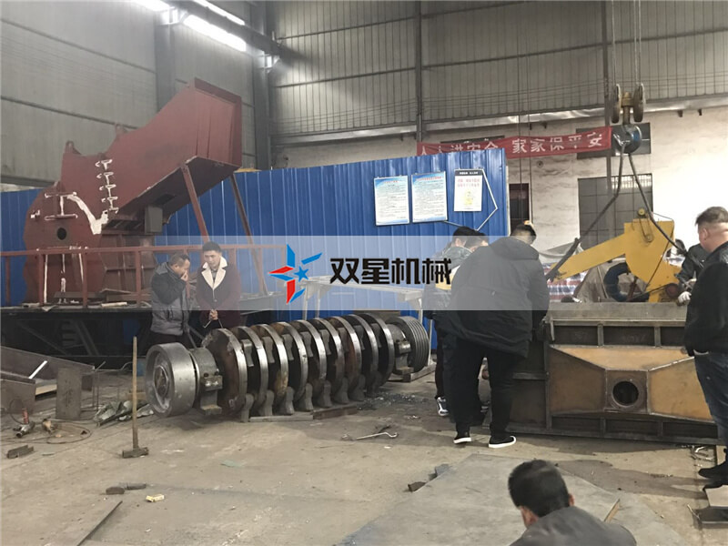 客戶(hù)參觀我廠木材粉碎機(jī)