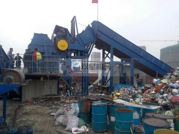 廢鐵粉碎機(jī)客戶現(xiàn)場(chǎng)