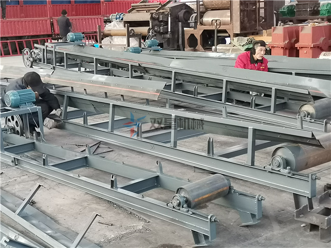 金屬破碎機配套設(shè)備<a href='http://m.thwlps.com.cn/line/602.html' target='_blank'><span>輸送帶</span></a>