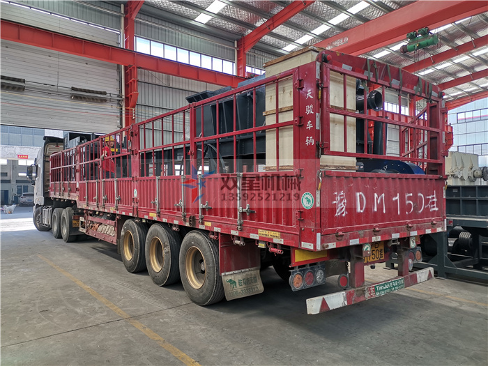 斷橋鋁粉碎機(jī)裝車(chē)發(fā)貨