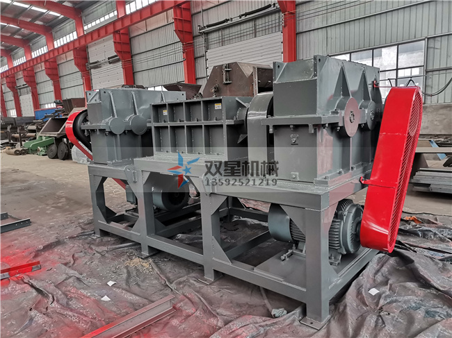 金屬撕碎機(jī)生產(chǎn)現(xiàn)場(chǎng)