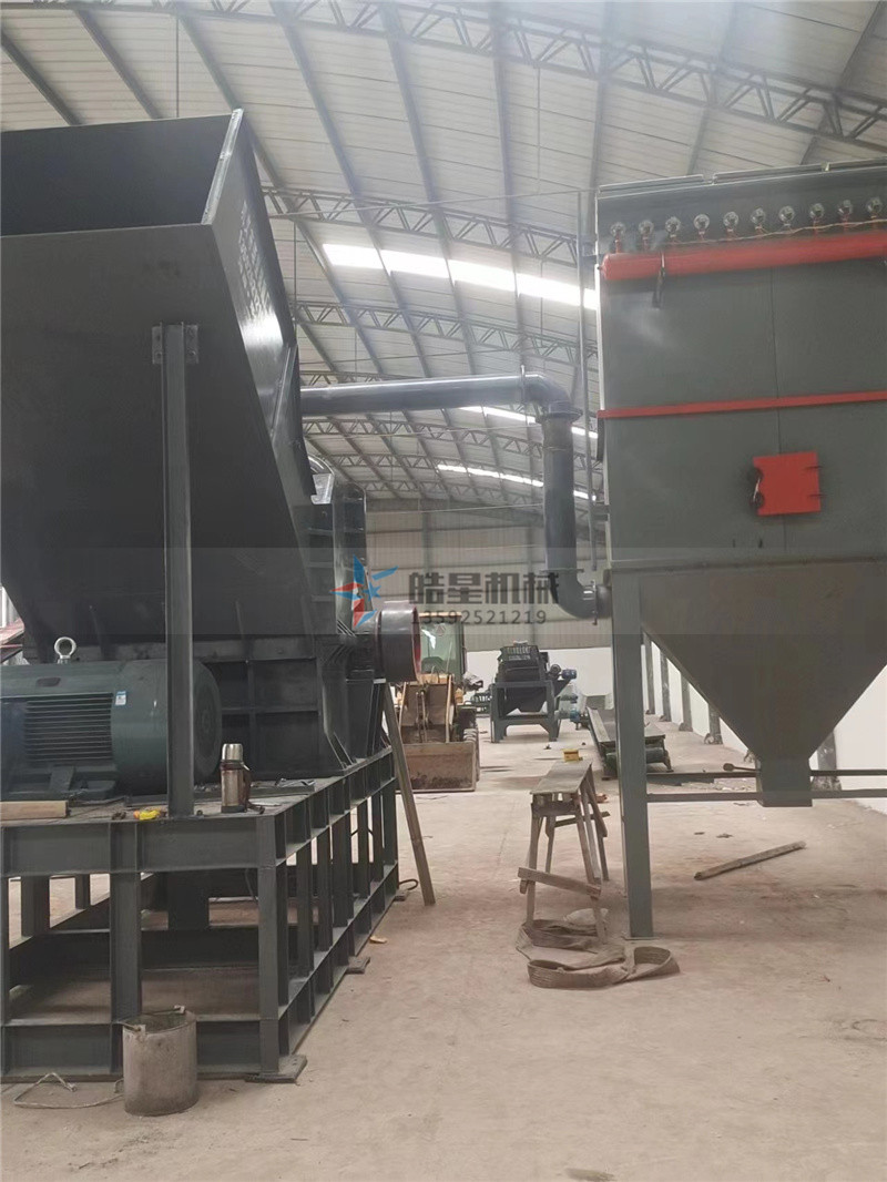 金屬粉碎機(jī)作業(yè)現(xiàn)場 <a href='http://m.thwlps.com.cn/' target='_blank'><span>金屬粉碎機(jī)</span></a>作業(yè)現(xiàn)場