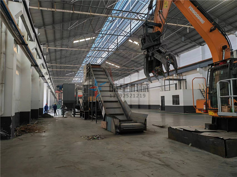 易拉罐破碎機金屬粉碎機設(shè)備客戶現(xiàn)場實拍圖片 易拉罐破碎機<a href='http://m.thwlps.com.cn/' target='_blank'><span>金屬粉碎機</span></a>設(shè)備客戶現(xiàn)場實拍圖片