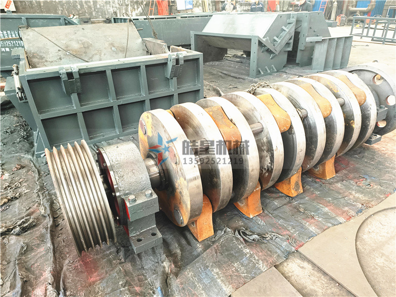 <a href='http://m.thwlps.com.cn/' target='_blank'><span>金屬粉碎機(jī)</span></a><a href='http://m.thwlps.com.cn/case/501.html' target='_blank'><span>錘頭</span></a>、<a href='http://m.thwlps.com.cn/case/502.html' target='_blank'><span>篩板</span></a>、破碎腔體生產(chǎn)組裝現(xiàn)場